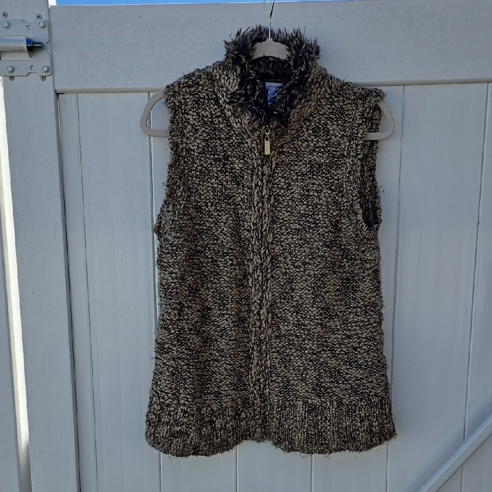Cozy Knit Sleeveless Vest with Faux Fur Collar